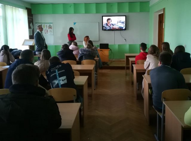 Студенти Бучацького коледжу з цікавістю ознайомились з інформацією про хіміко-біологічний факультет